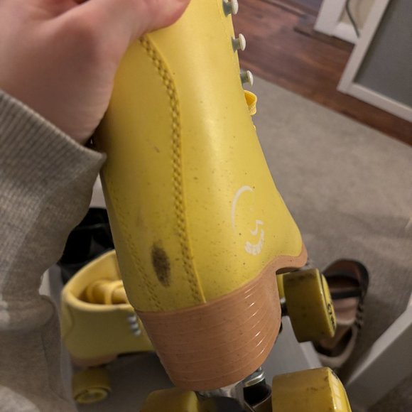 C7 | Yellow Roller Skates - Picture 6 of 7
